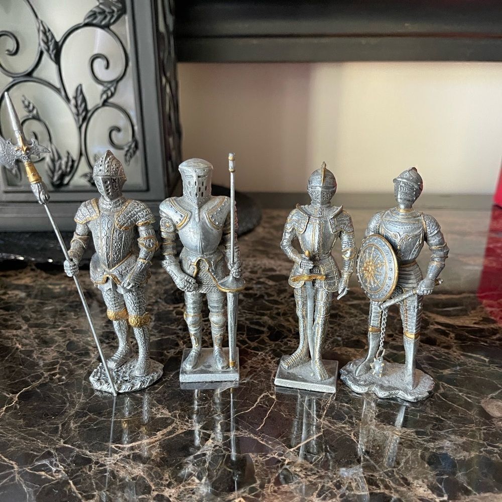 Set of 4 Knights !
